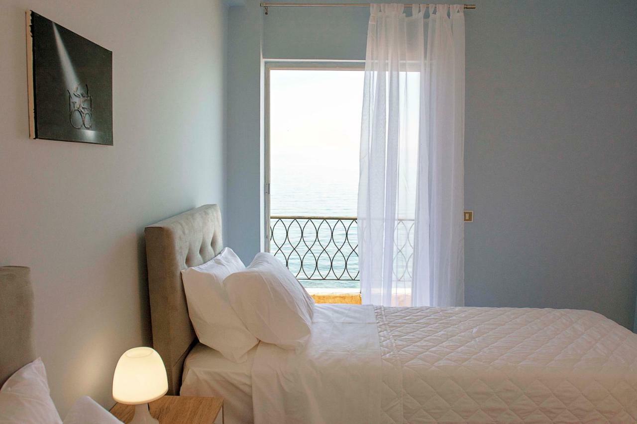 T8 Apartment On The Beach Benitses (Corfu) Exterior foto